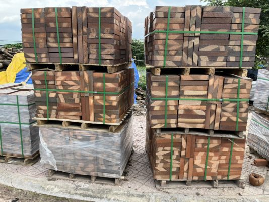 Gạch gốm có giá từ vài chục đến vài trăm nghìn đồng